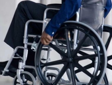 ΕΣΑμεΑ: Χιλιάδες άτομα με αναπηρία δεν παίρνουν κοινωνικό μέρισμα - Επιστολή στον Ε. Τσακαλώτο